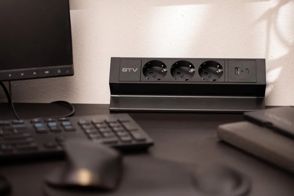 Bútorcsatlakozó BASCO, 3xSCHUKO, USB A+C, 1,5 m kábel, fekete Biztonságos fizetés